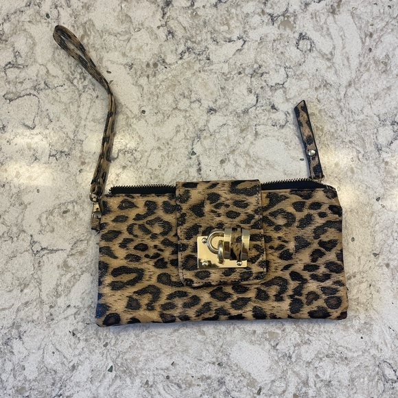Animal Print‎ wristlet - Picture 1 of 7